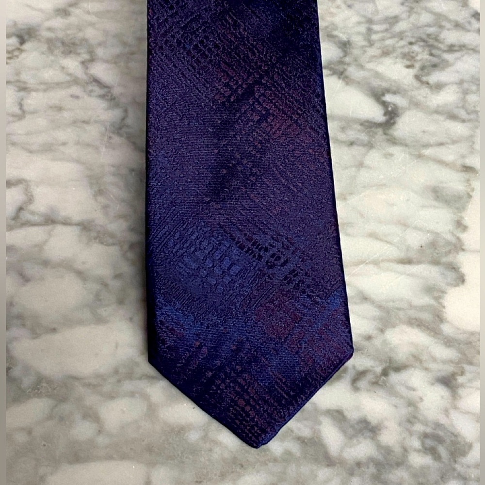 Elie Tahari Blues & Lilacs Screen Printed Geometric Silk Tie